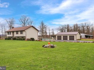 94 Stitzer Rd, Oley, PA 19547