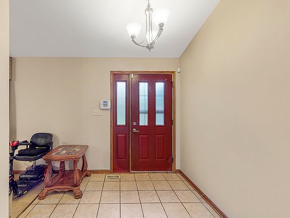 3rd image of 404 E Clark St