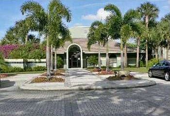 5th image of 706 Executive Center Dr APT 11