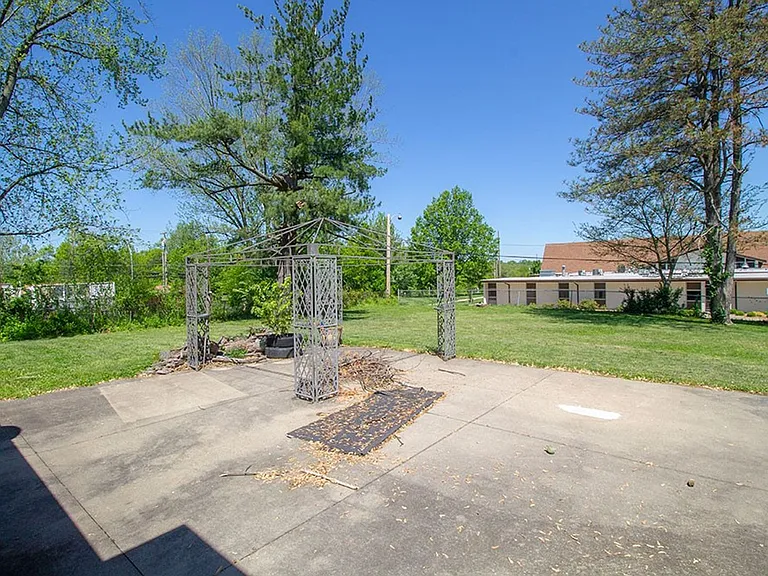 2207 Bushnell Dr — Photo 48