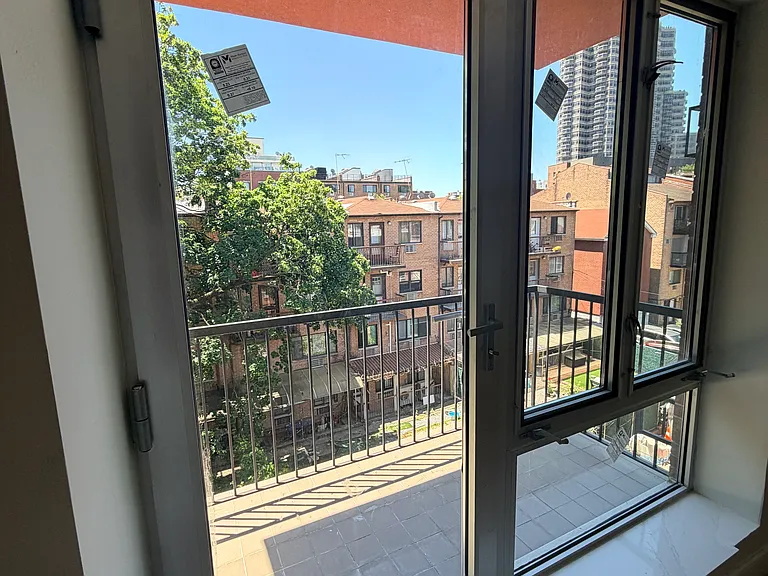 7542 Grand Central Pkwy N #4B — Photo 7