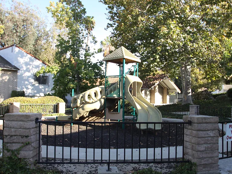 291 Green Moor Pl — Photo 17