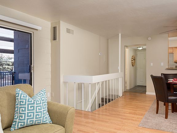 5th image of 931 N Euclid Ave #133