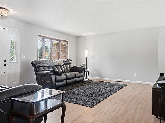 5th image of 718 Greyhound Dr