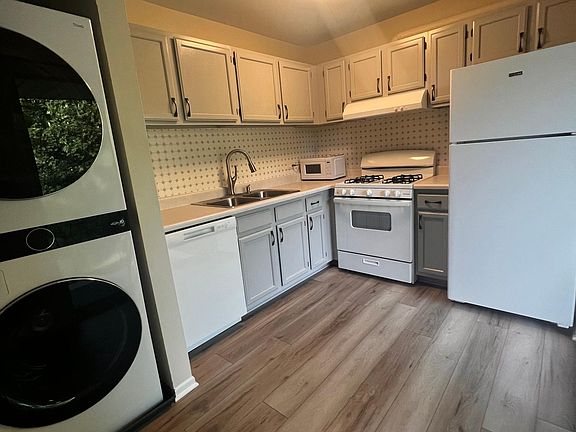 3rd image of 557 E Shagbark Ln #G