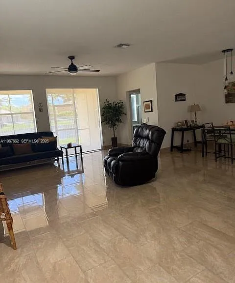 513 Live Oak Ln — Photo 2