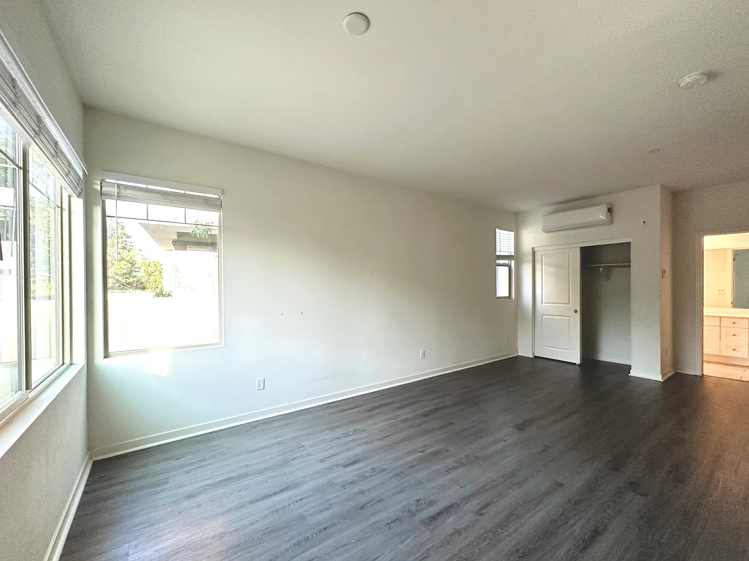 3 bed, 3.5 bath, 1932 sqft, $5,000 — Photo 3