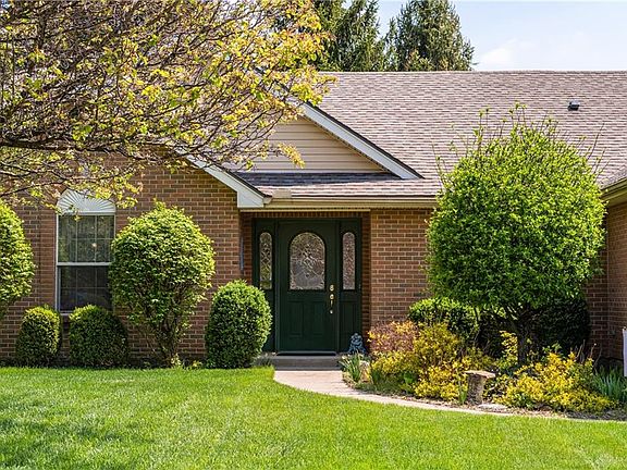 3rd image of 6752 Wintergreen Pl