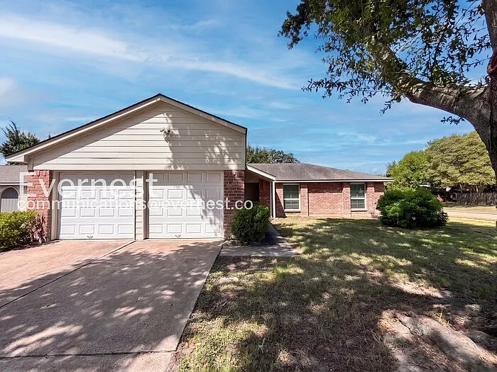 11215 Loyola Dr