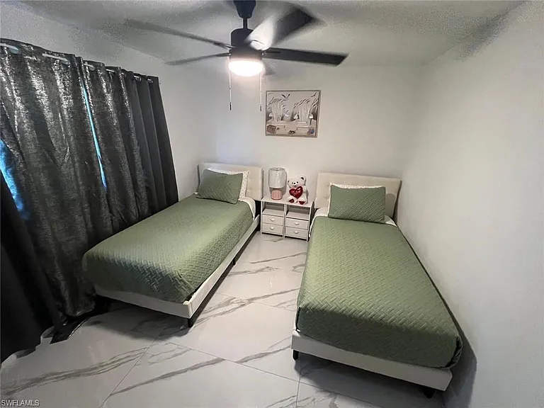1118 NE Pine Island Ln — Photo 16