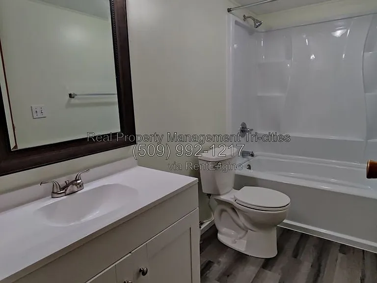 3002 W Snow Ln — Photo 9