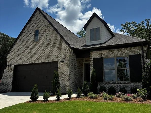489 Windsor Dr, Opelika, AL 36801