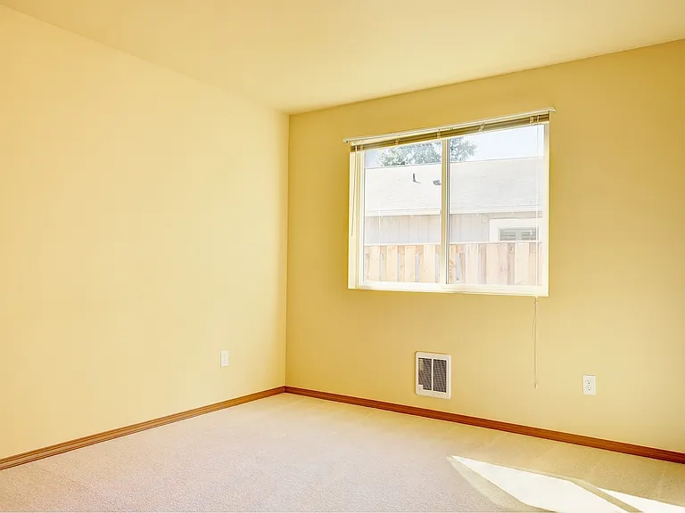 404 Sycamore Rd — Photo 13