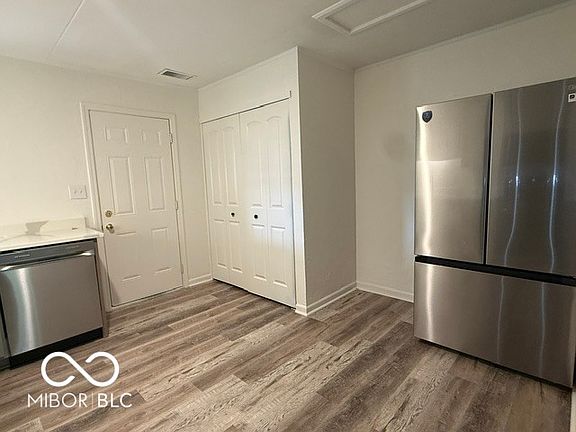 5th image of 2705 Crystal St