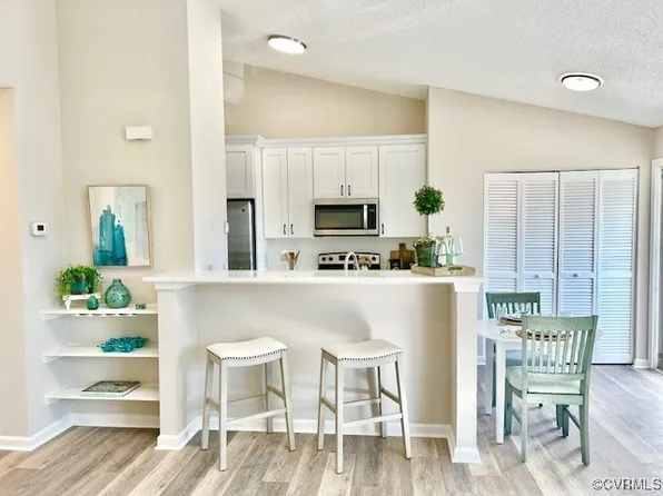 83 Emeraude Plage #B, Hampton, VA 23666