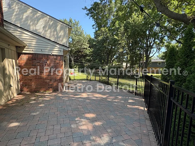 3028 Caswell Dr — Photo 33