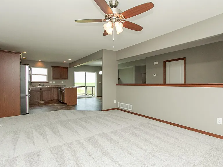 3707 English Glen Ave — Photo 2