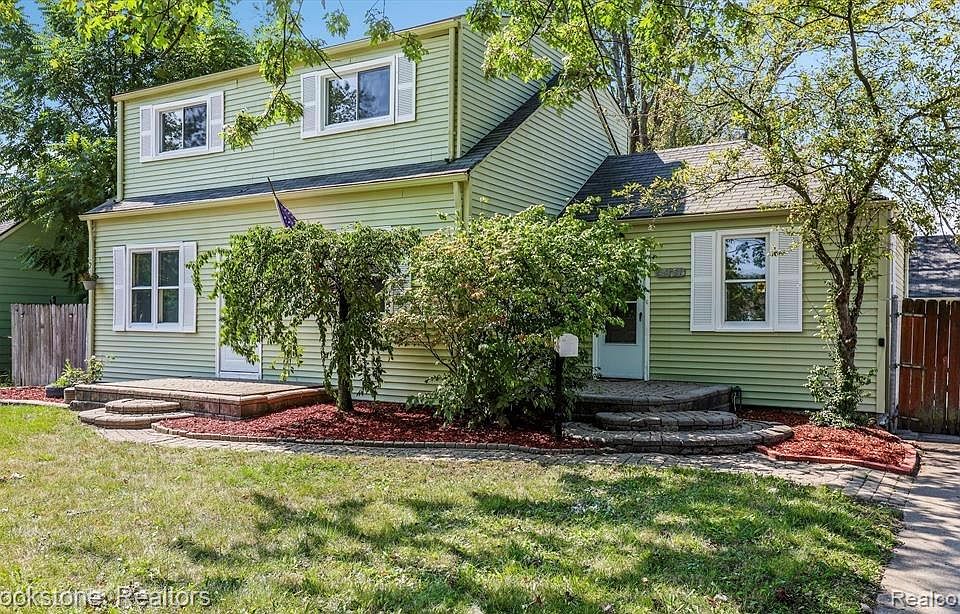 1st image of 23151 Lawson Ave