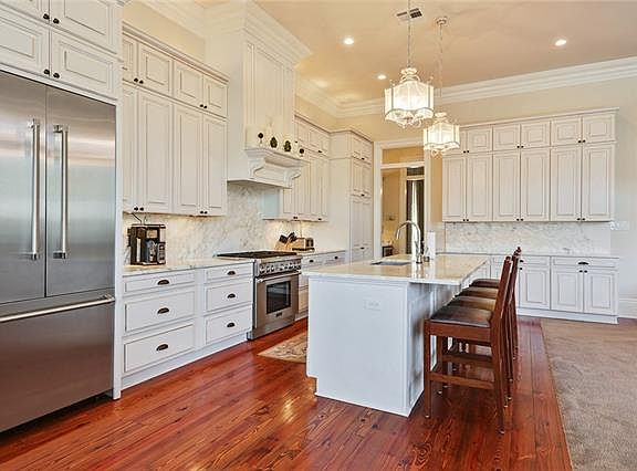 4th image of 287 Audubon St