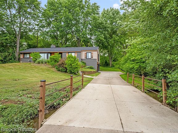 2nd image of 2905 Lahser Rd