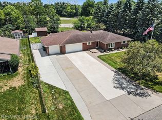 22900 Valerie St, South Lyon, MI 48178