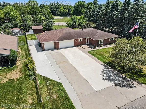 22900 Valerie St, South Lyon, MI 48178