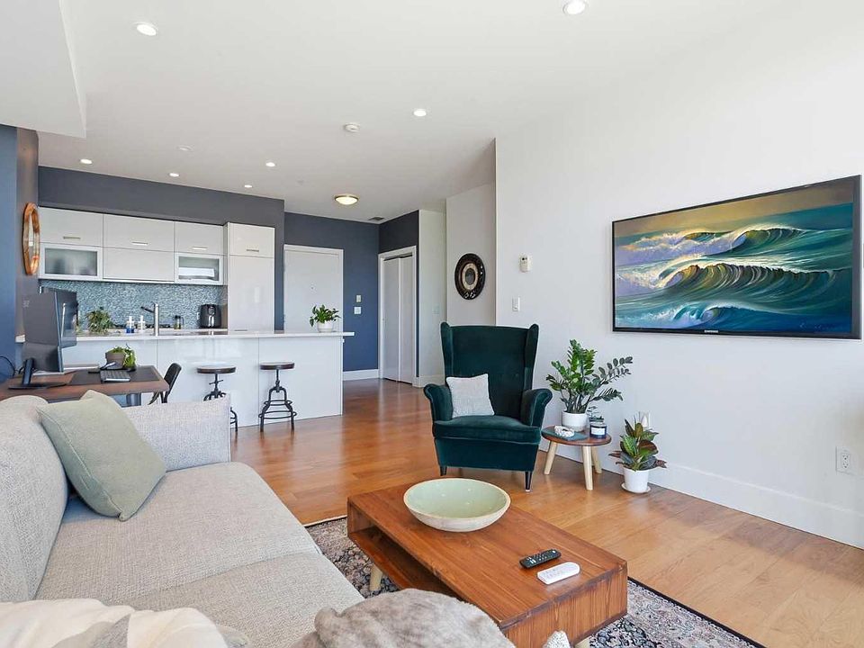 1st image of 2505 17th Ave SW #406