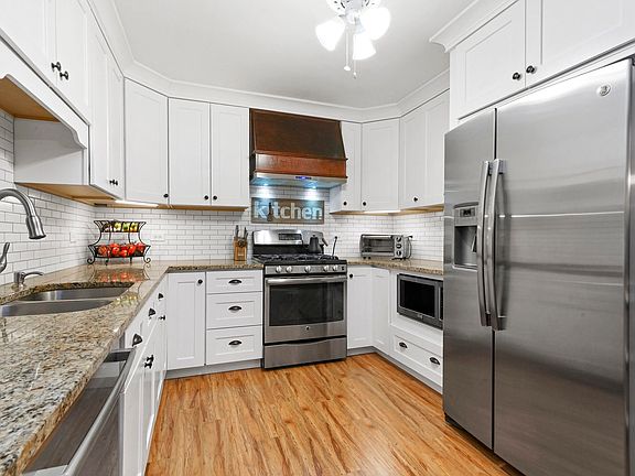 4th image of 129 S Spruce Ave APT 207