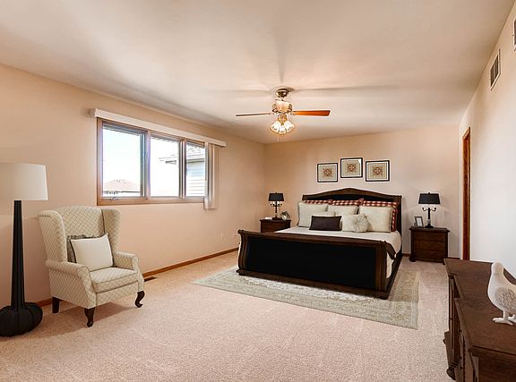 5th image of 8828 Bluebird Dr