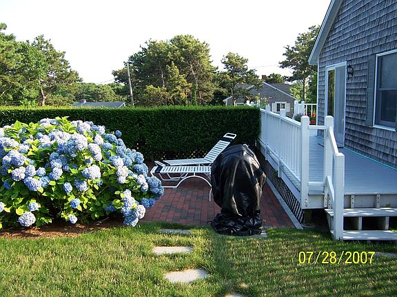 enter from side street level