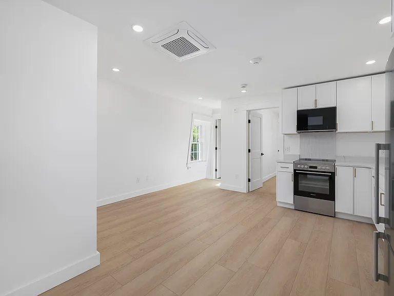 23 Melrose St #4 — Photo 6