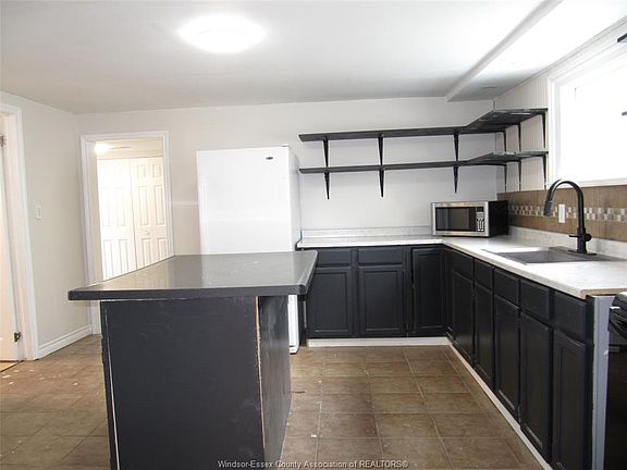 4th image of 240 George St