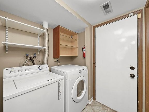 4th image of 3635 W Deer Park Dr