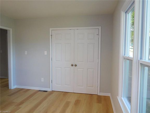 5th image of 3711 Country Club Rd