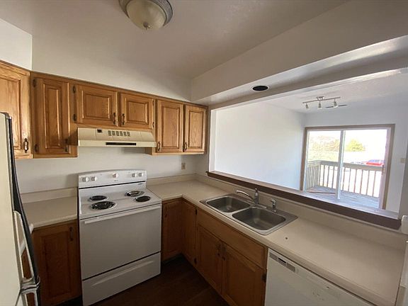 4th image of 450 Plum Creek Ct