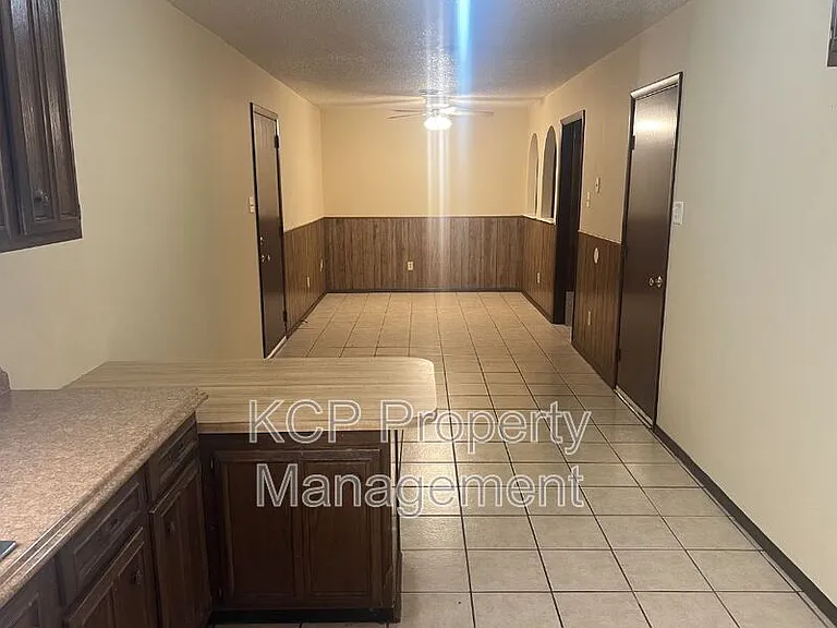 8516 S 35th Ter — Photo 6
