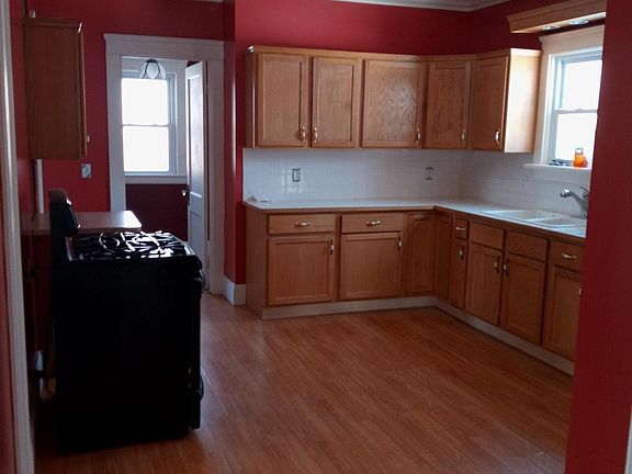 4th image of 4214 Sackett Ave #D