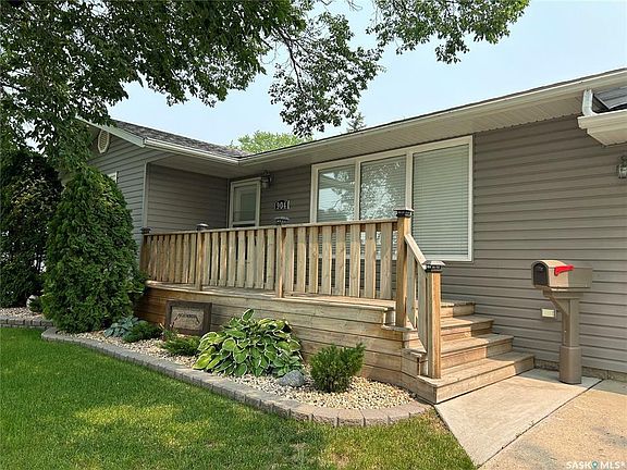 3rd image of 904 16th St