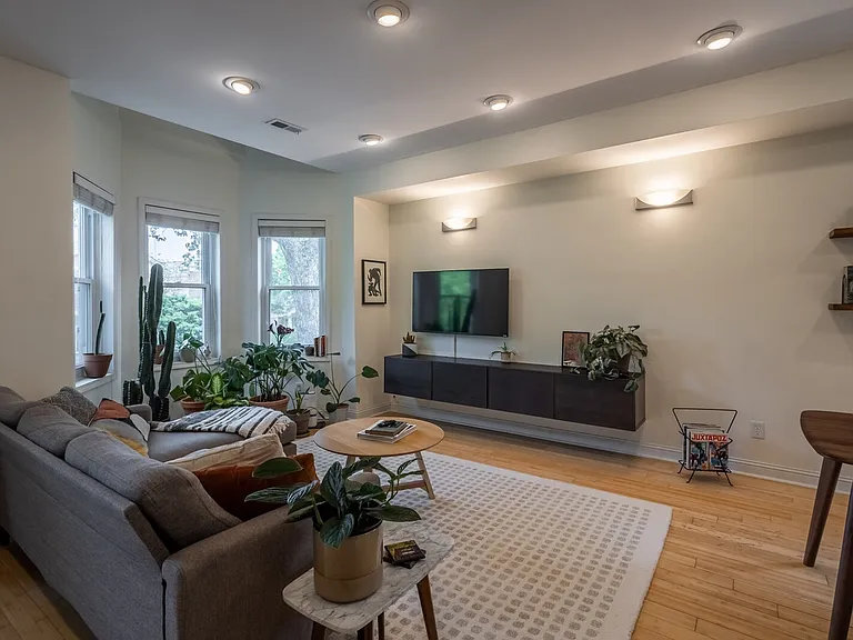 1734 N Rockwell St #2 — Photo 1