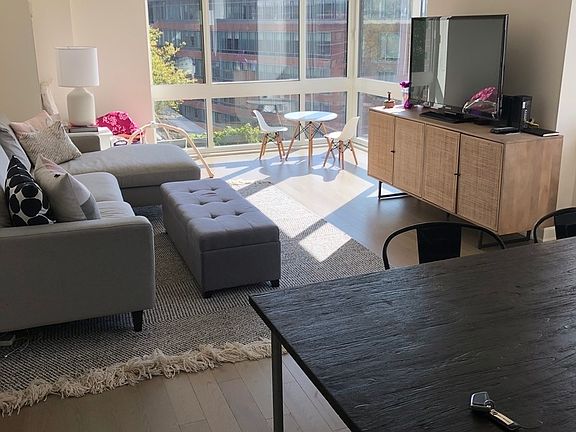 4th image of 211 N End Ave APT 18E