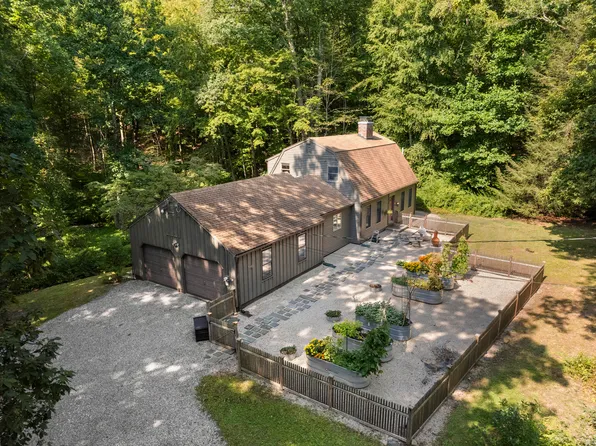 1948 Litchfield Turnpike, Woodbridge, CT 06525