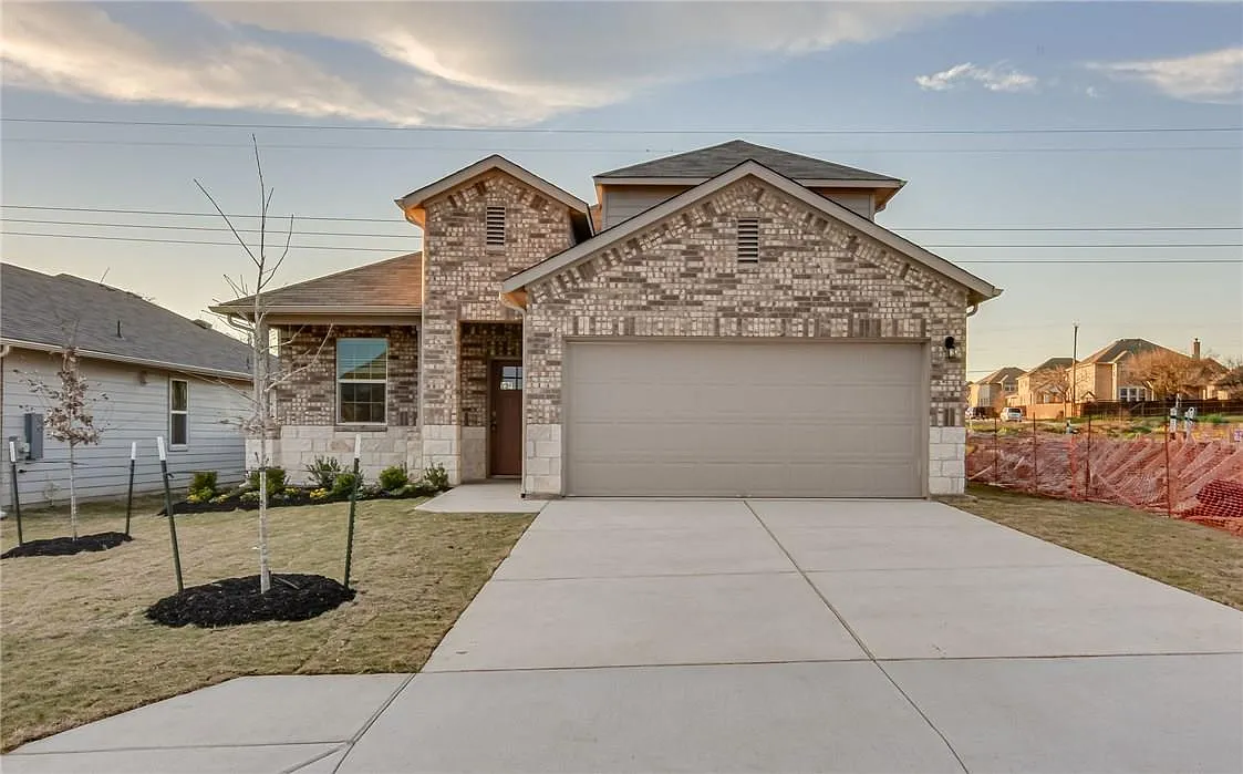 4 bed, 3.0 bath, 2321 sqft, $2,400 — Photo 1