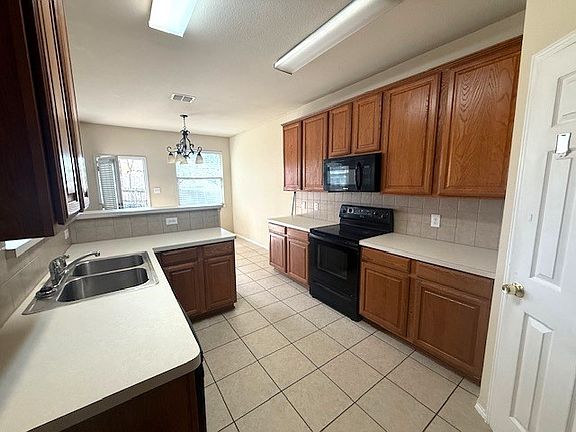 3rd image of 708 Hummingbird Trl