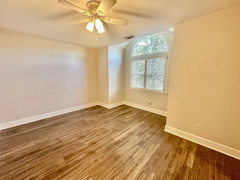 9 Royal Pointe Dr — Photo 31