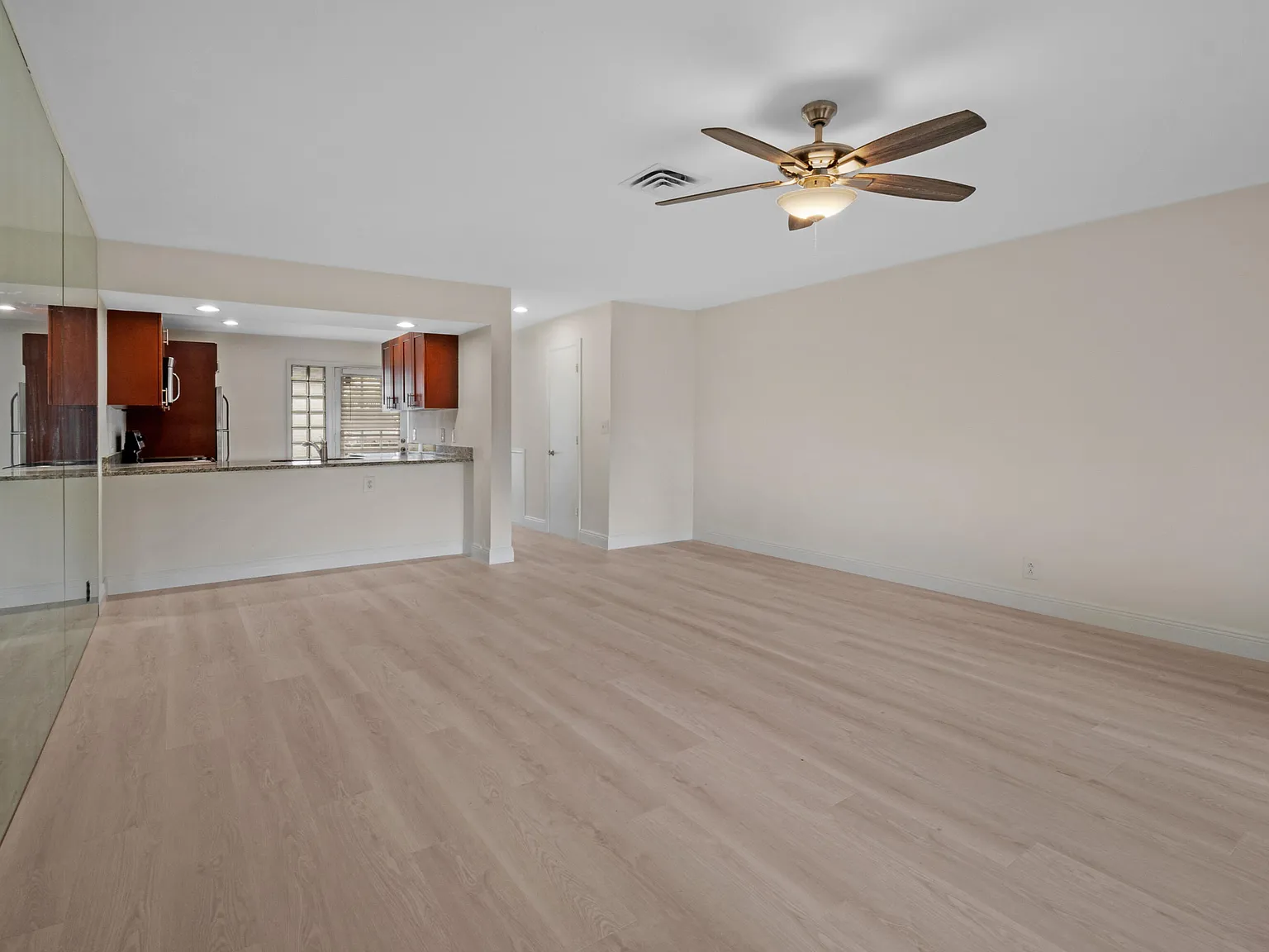 2 bed, 2.5 bath, 1055 sqft, $2,750 — Photo 3