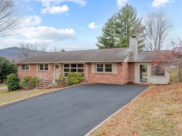 1716 Monte Vista Dr, Pulaski, VA 24301