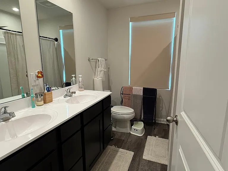 220 Roebling St — Photo 4