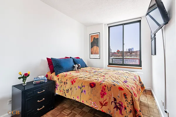 Rented by AVENUE 8 INC | media 4