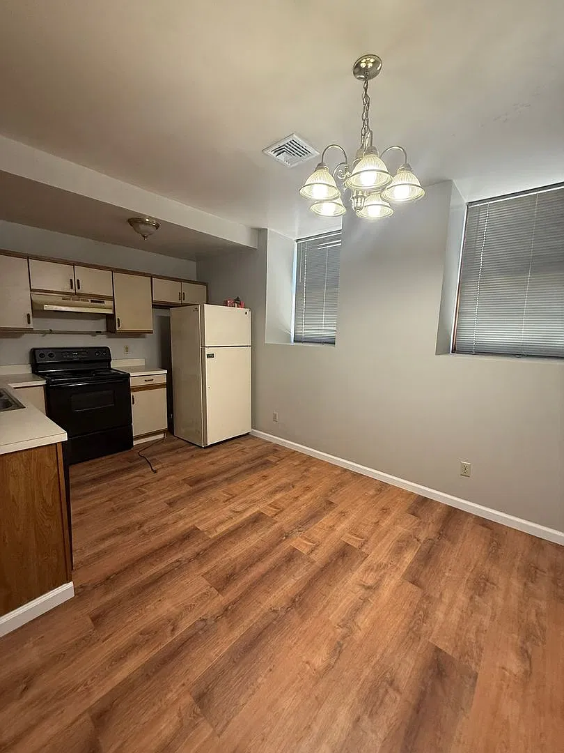 153 E High St — Photo 1