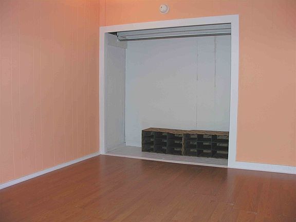 3rd image of 719 Flint St